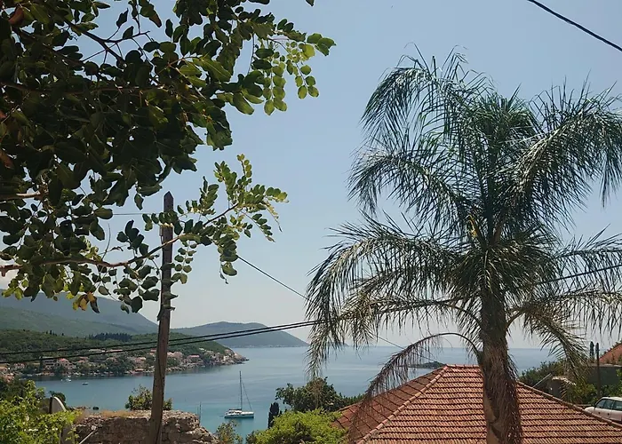 Peragi - Triple With Balcony Appartement Molunat