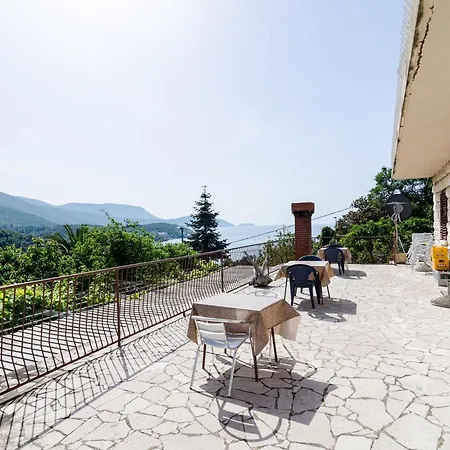 Peragi - Triple With Balcony Apartment