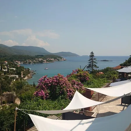 Peragi - Triple With Balcony