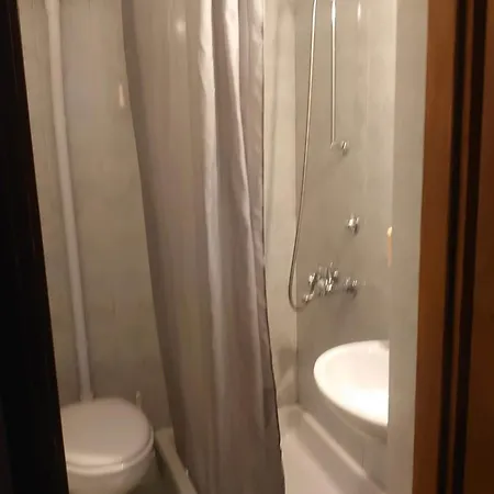 Peragi - Triple With Balcony 아파트 몰루나트