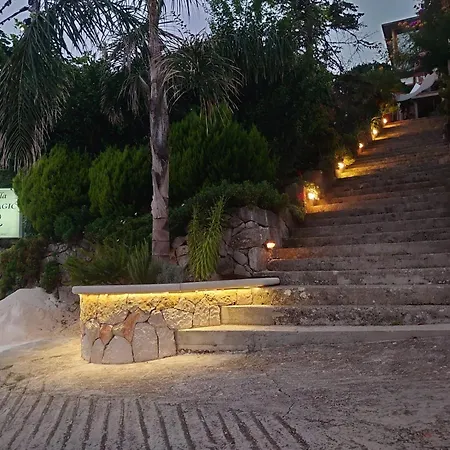 Peragi - Triple With Balcony * Molunat