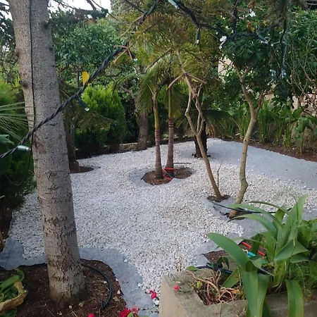 Peragi - Triple With Balcony *