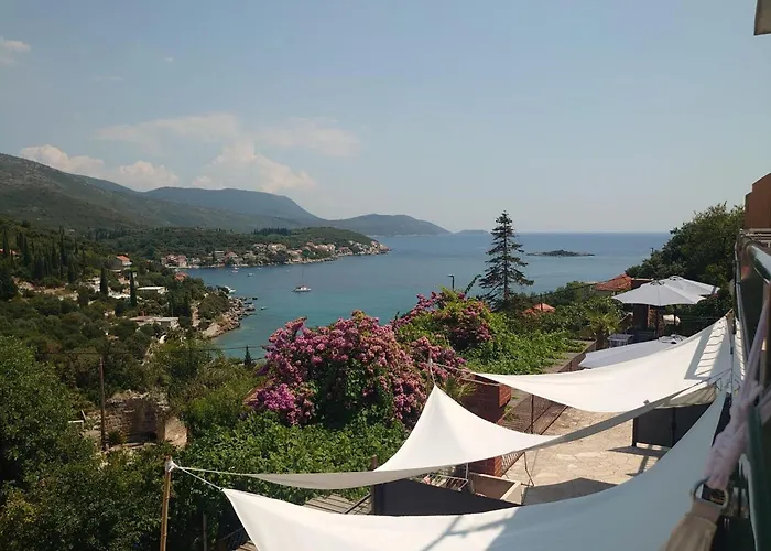 Peragi - Triple With Balcony