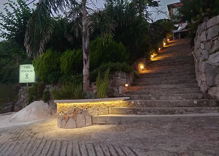 Peragi - Triple With Balcony * Molunat