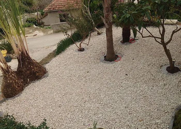 Peragi - Triple With Balcony Molunat