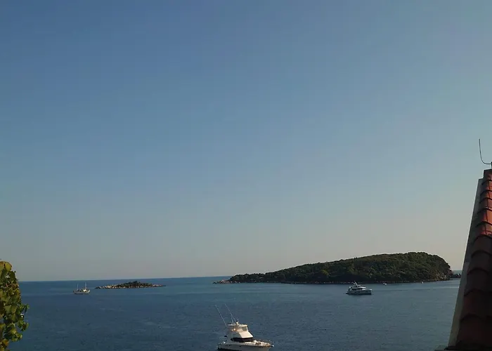 Apartament Peragi - Triple With Balcony Molunat