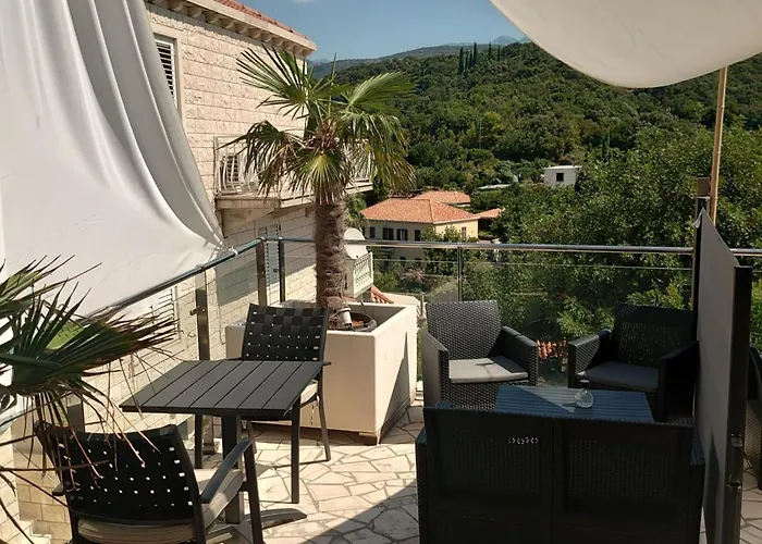 Peragi - Triple With Balcony *