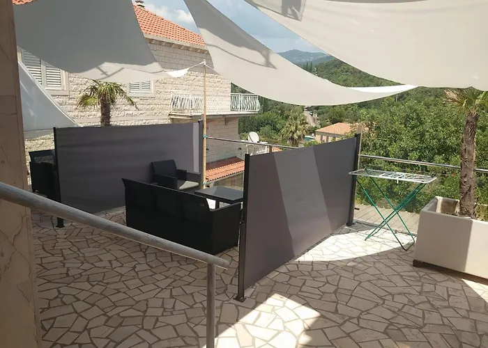 Peragi - Triple With Balcony *